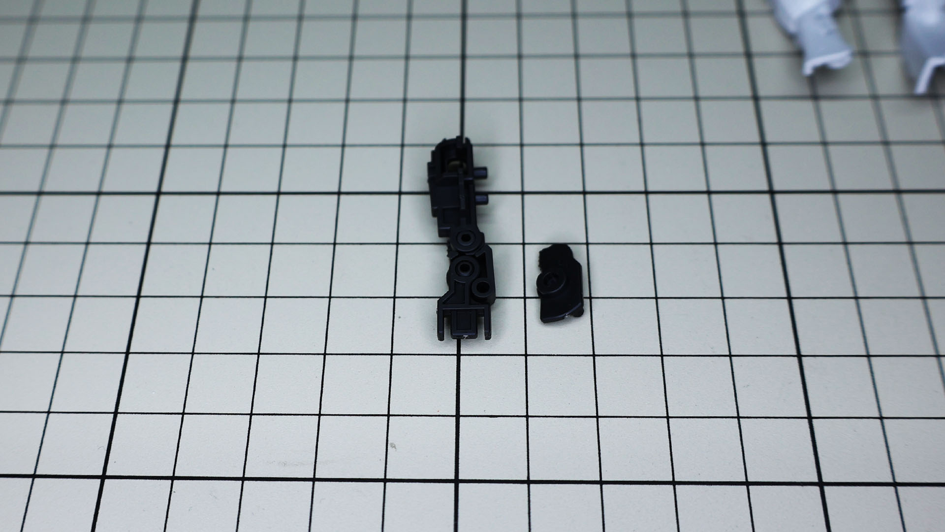 大腿部と膝は2重関節になっています