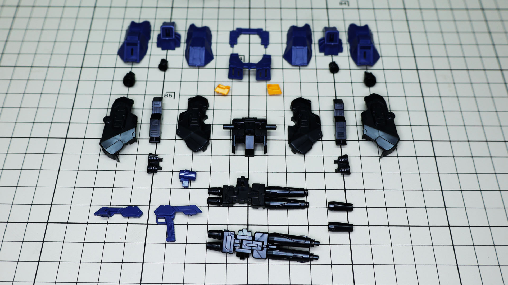 パーツは多めに見えますが、補助バーニア類は挟み込み構造なので難しくはありません