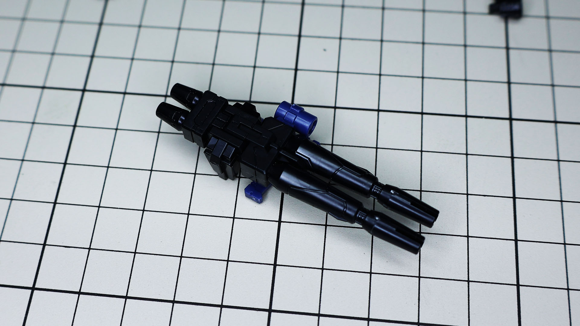 背部補助バーニアはなんと素体ランドセルとほぼ同じ形のカバーにアームがついています