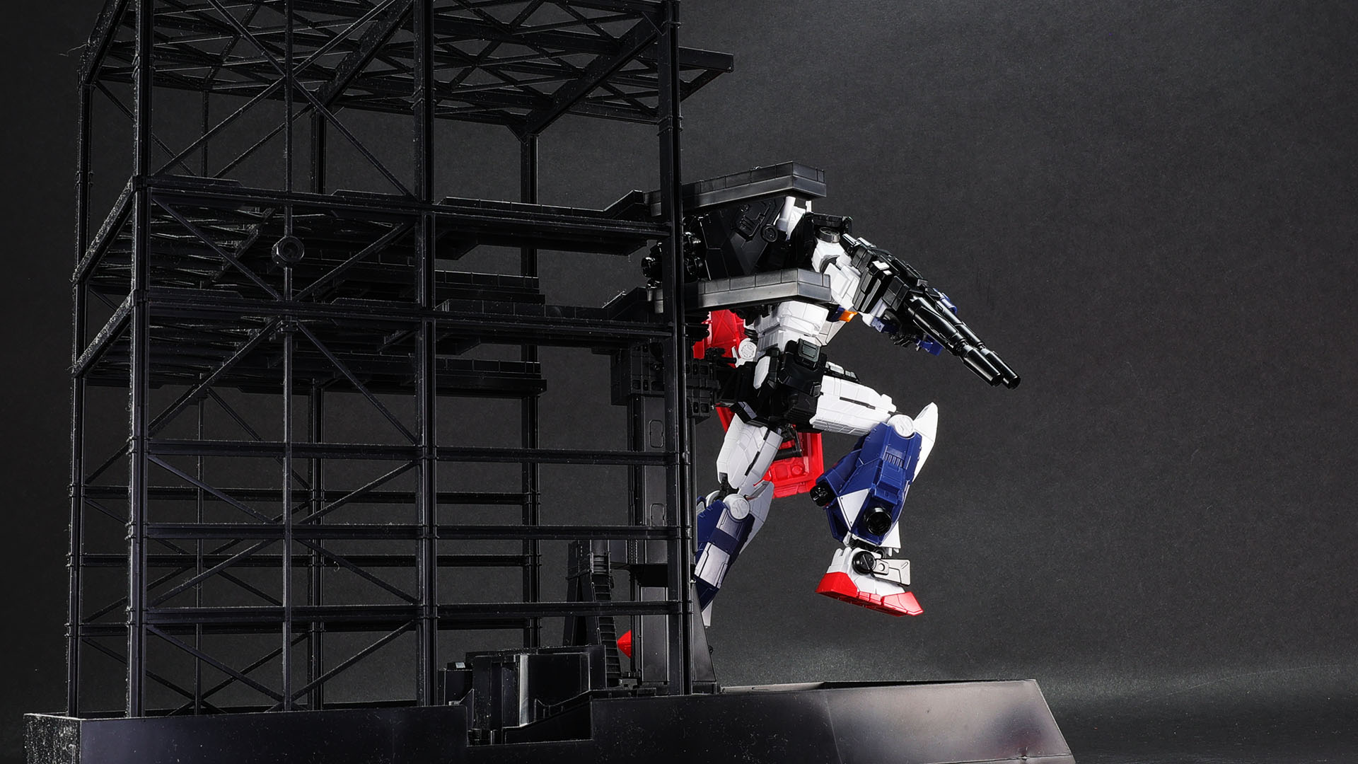 ホワイトベースの格納庫的なイメージで……