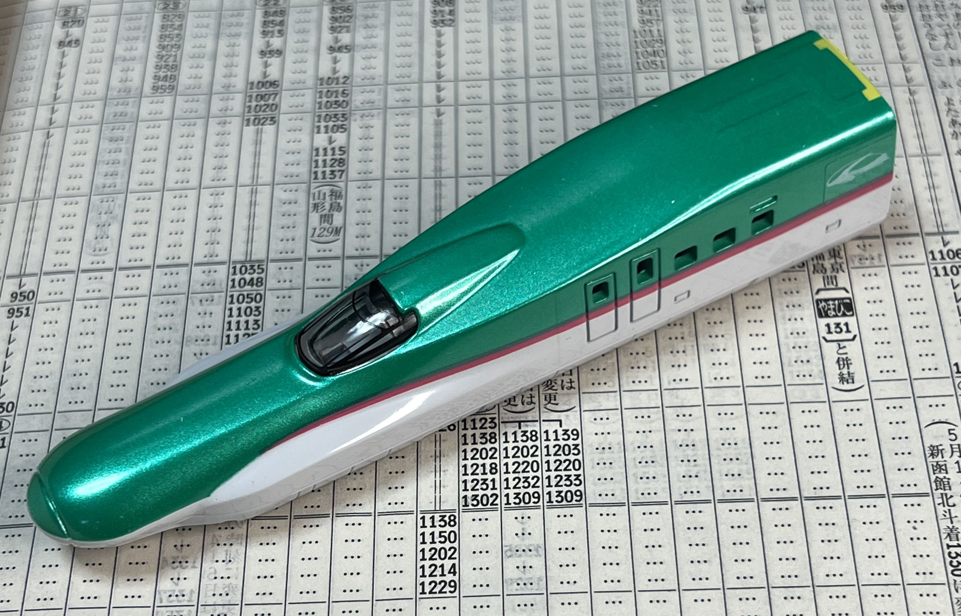 先頭車全体で空気抵抗に対応する。鼻の長さを強調したデフォルメだけどカッコいい