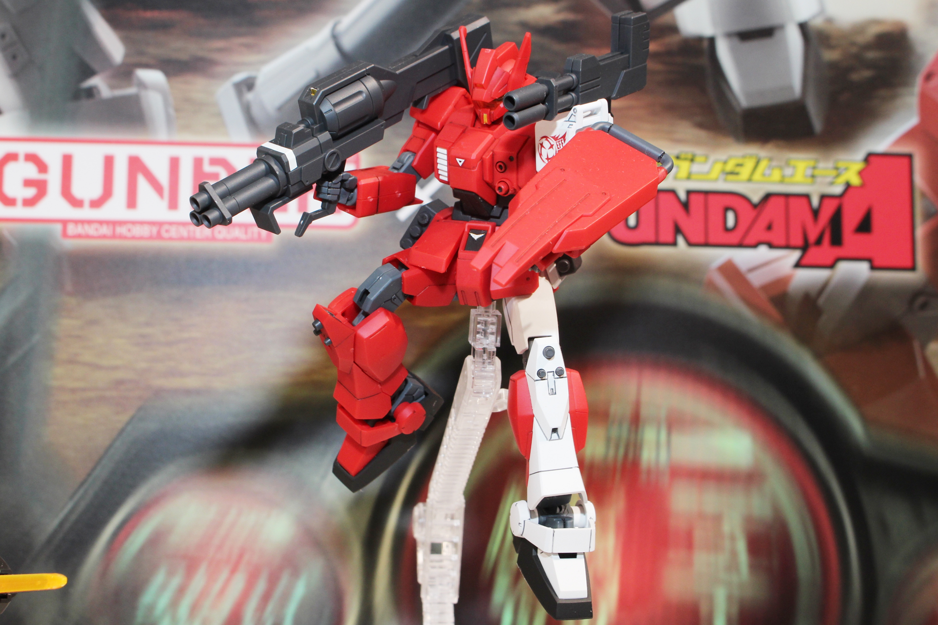 「RX-79[G]RR ガンダムRR（リレイジ）」。陸戦型ガンダムをベースにした指揮官機で、強力な火器を装備している