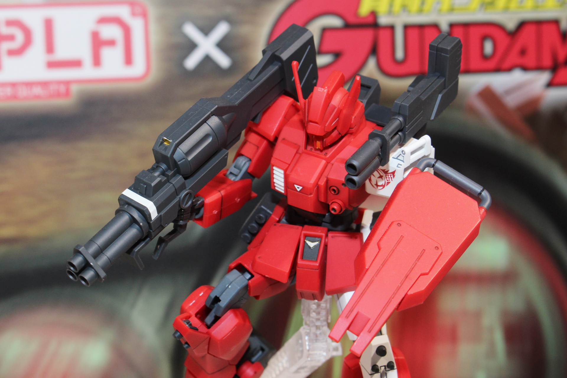 武装はガトリング・リボルバズと2連装ロケットバズーカ砲