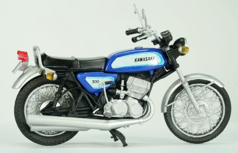 1971年型 KAWASAKI 500-SS/MACH III H1A パールキャンディブルー