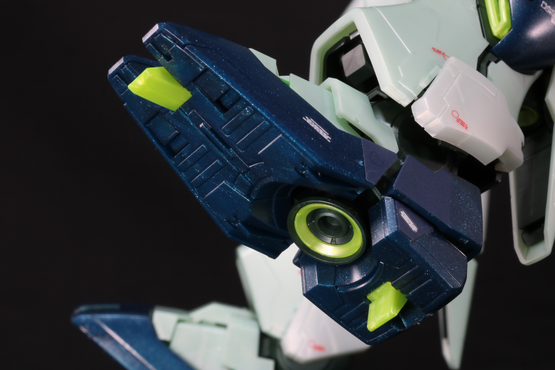 つま先と踵にスパイクギミックを内蔵