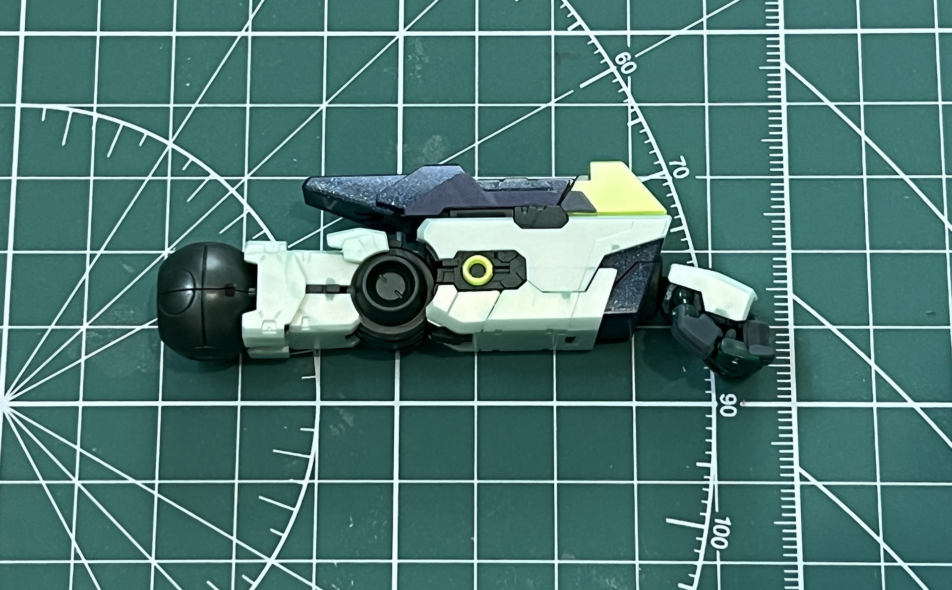 肩部装甲も内部フレームに展開ギミックが搭載