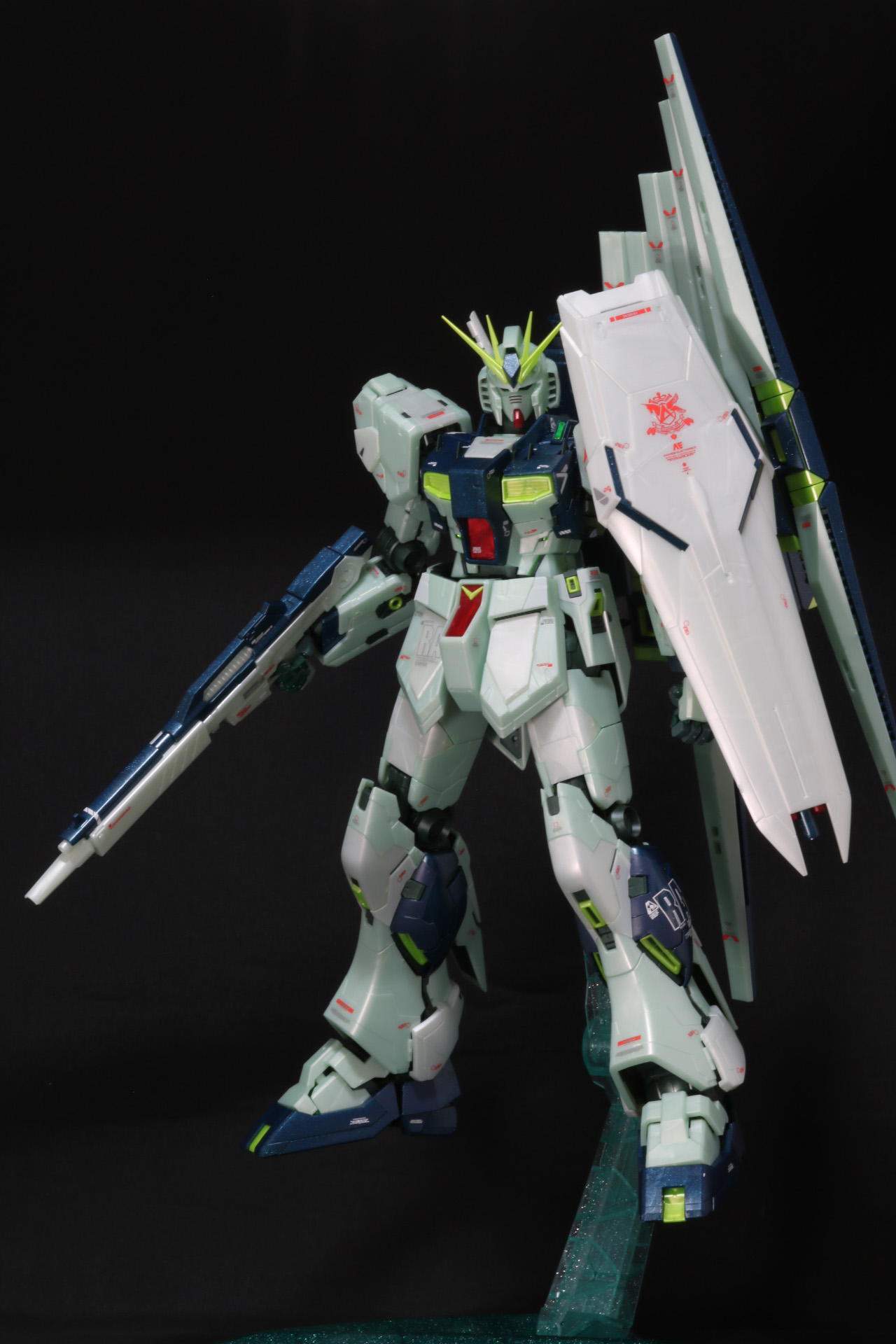 フィン・ファンネルの存在感あるシルエット