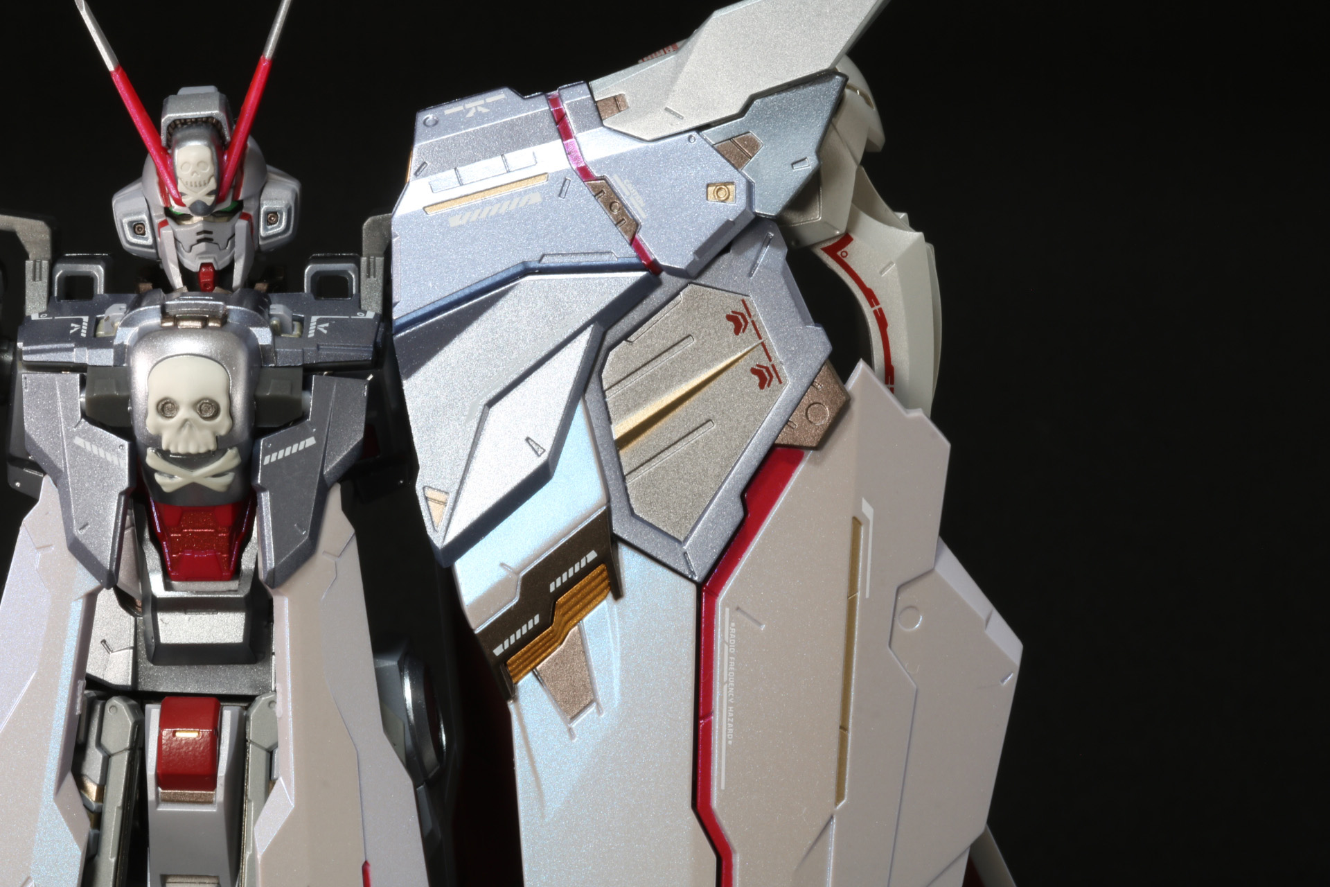 肩部のアーマーの接続部分と合わせて固定