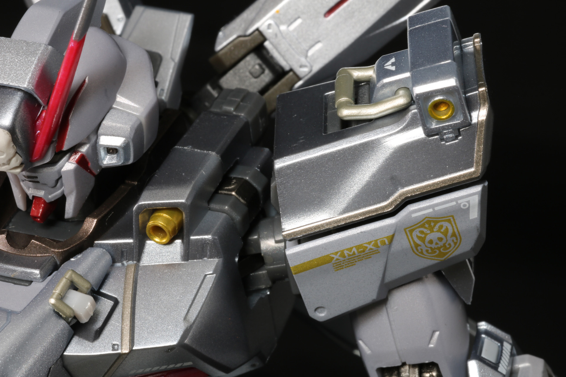 肩口は引き出し機構を有している