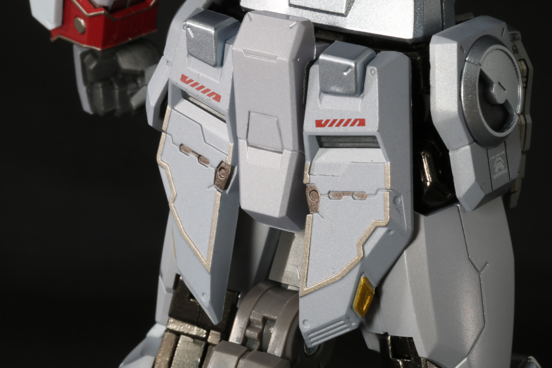 リア・アーマーも可動