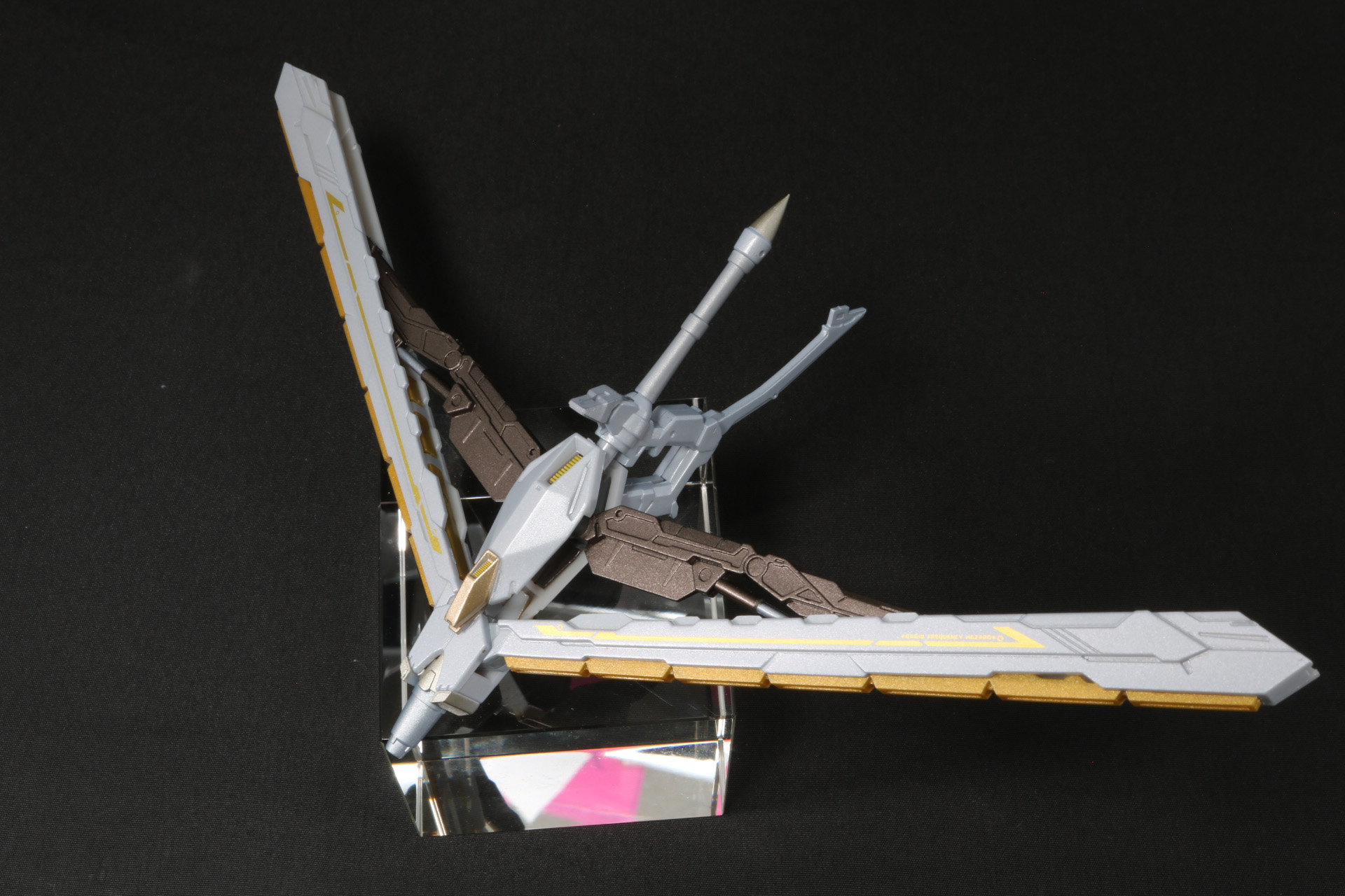 鍔部分を回転させ、刀身を割るようにして展開することで「クジャク」スマッシャーモードとなる