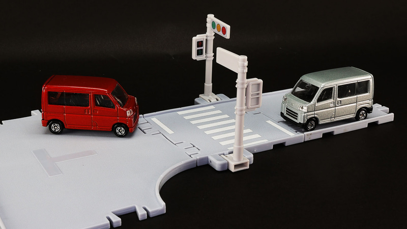 丁字路にある横断歩道近辺でよくありそうなシチュエーション