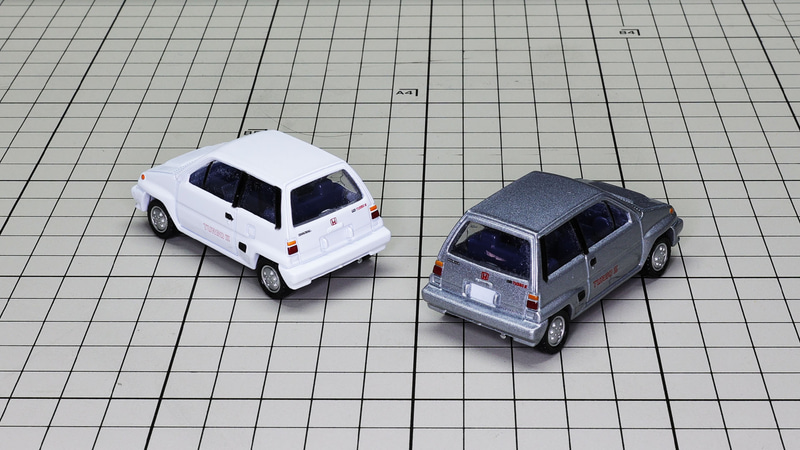 サイドのウインカー、ドアハンドル、エアインテークも塗装で細かく表現
