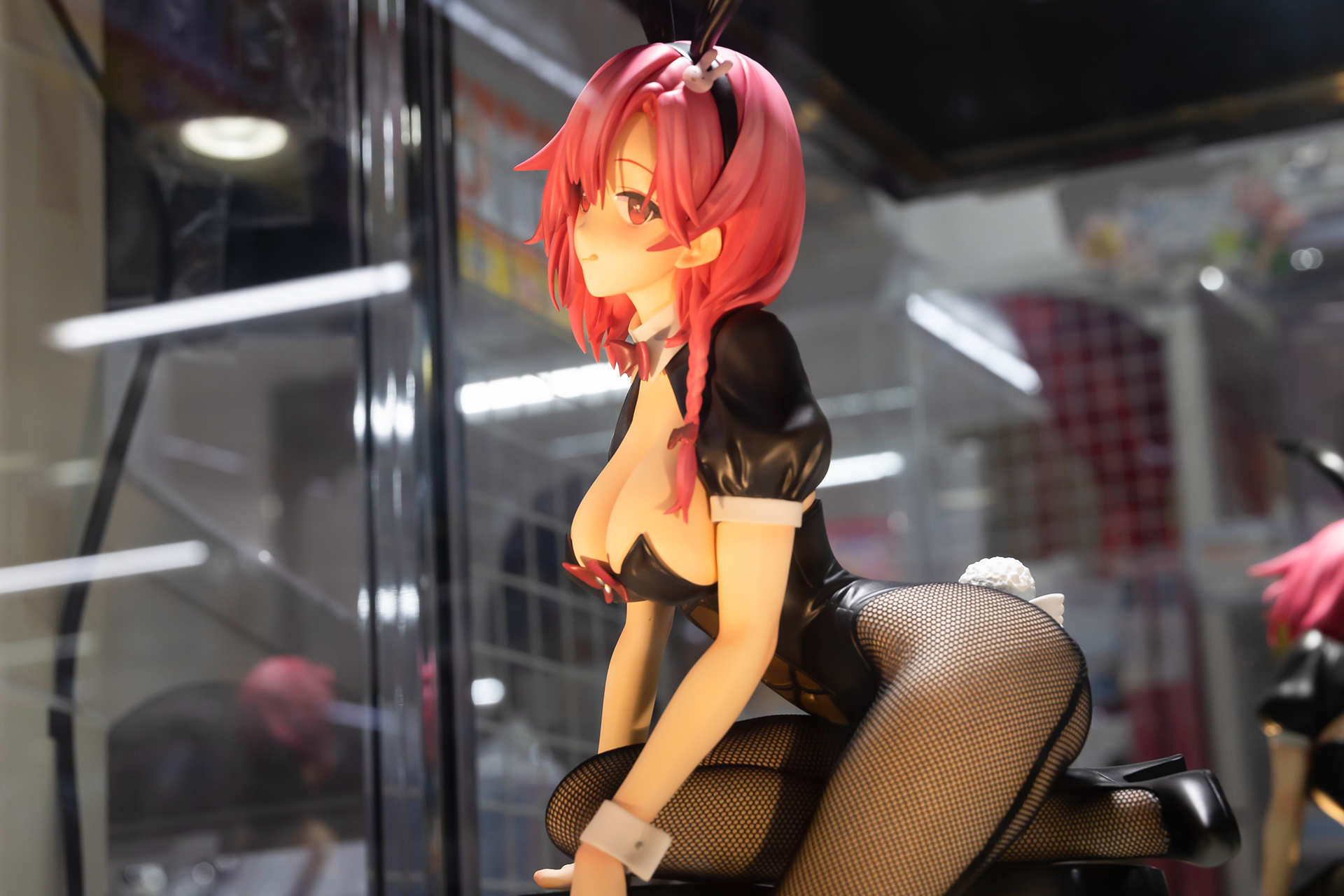 ぴっちりとしたバニーガールの衣装ということもあり、ボディラインもよく出ている。