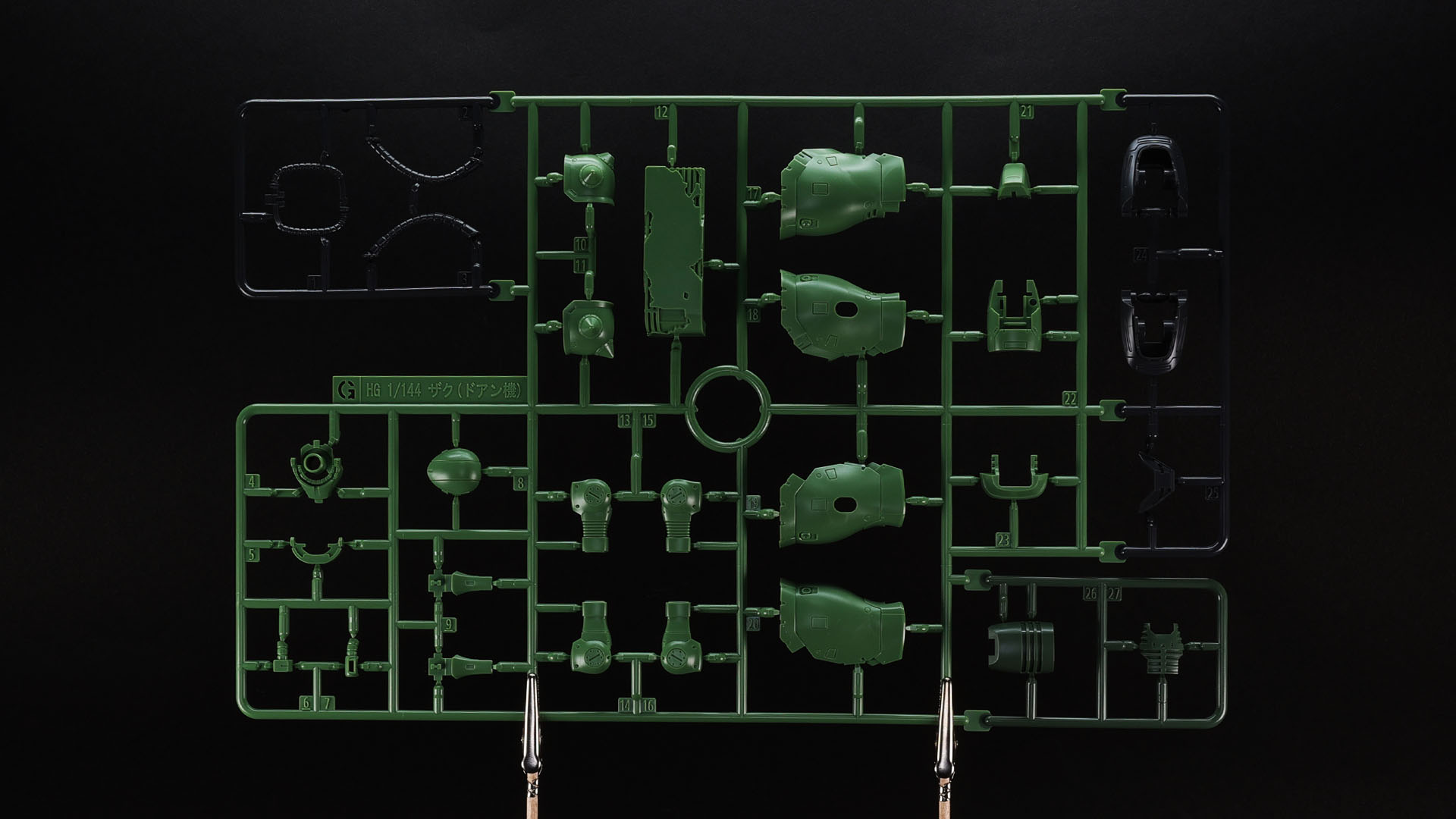 G：ここからドアン用パーツです。多色成型で主に全身の外装です