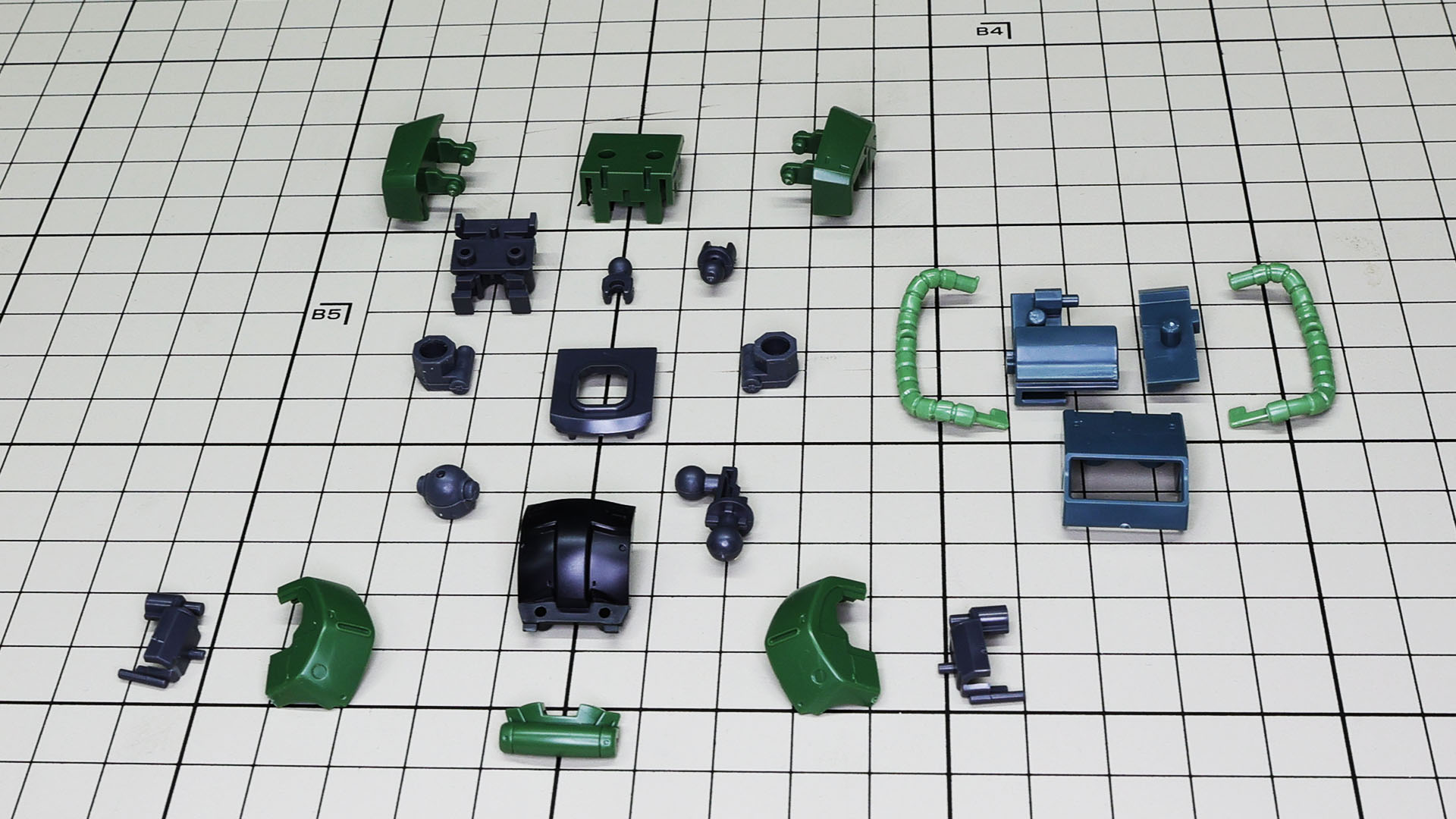 たくさんの可動軸のためにその分パーツ数は多く見えますが、組みやすさはさすがにピカイチです