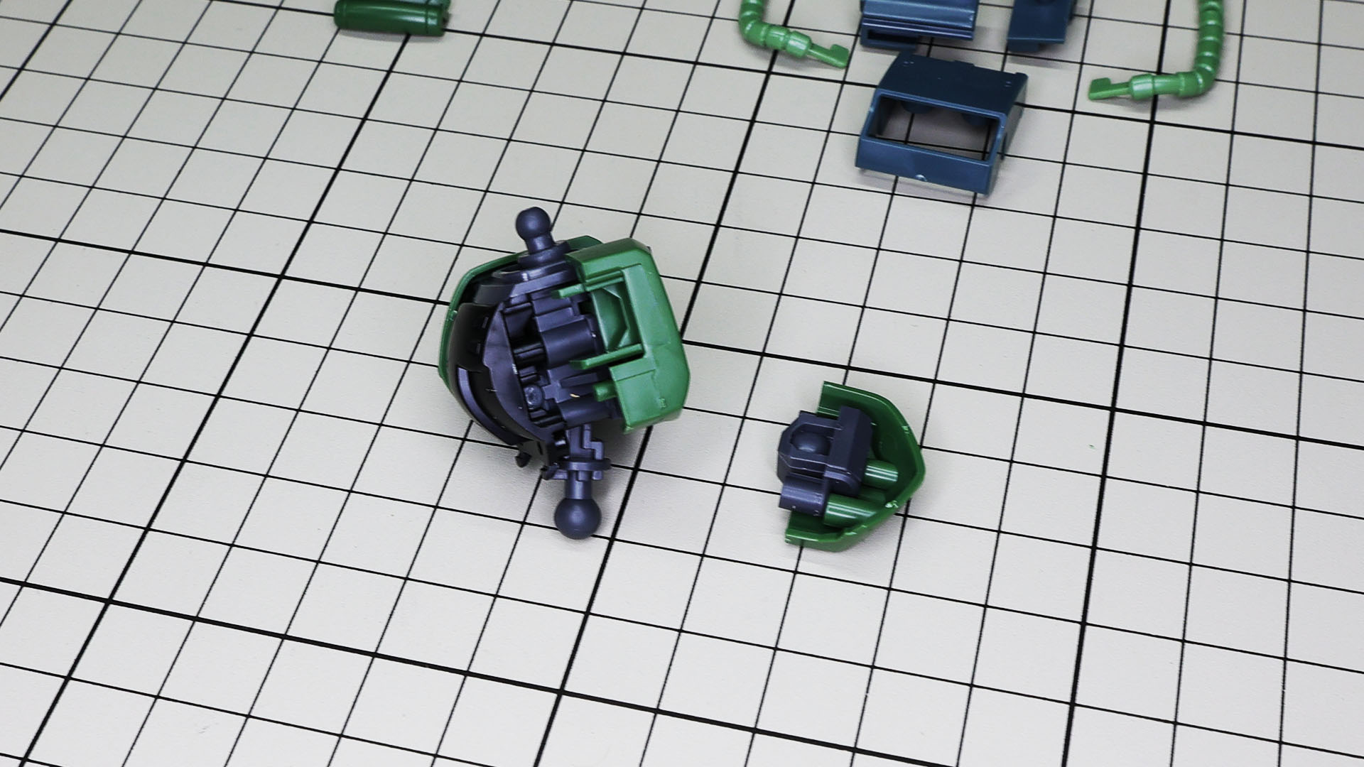 向かって右の左肩を最大限前方に振り出しました。ここからさらに腕部が前へ向きます