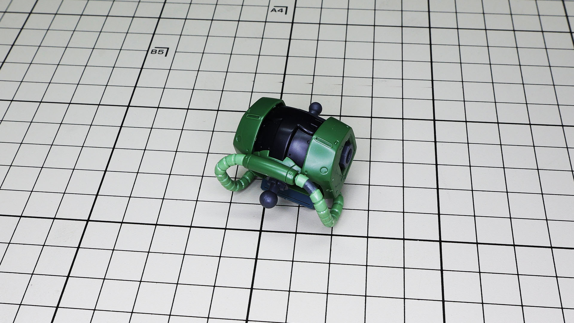 向かって右、一部黒くなっているところが損傷個所のシールです