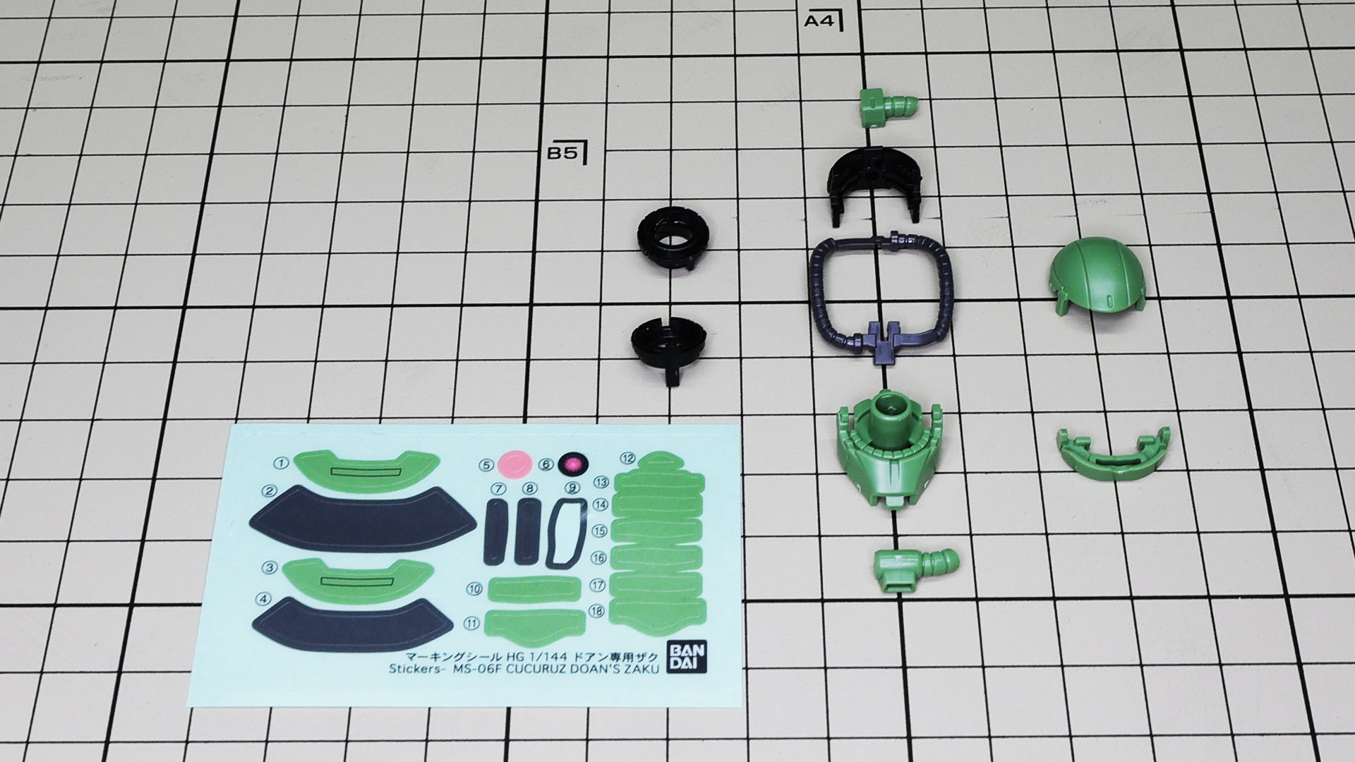 頭部はほぼ新規パーツになっています