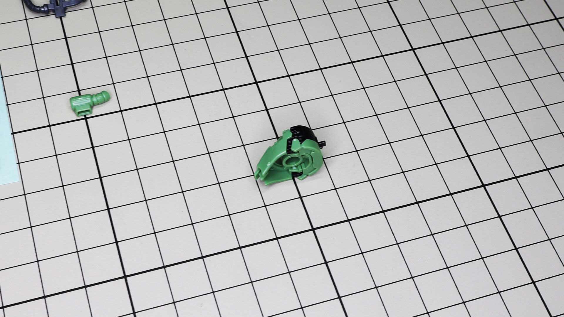 装甲の割れをパーツ分割で表現しています