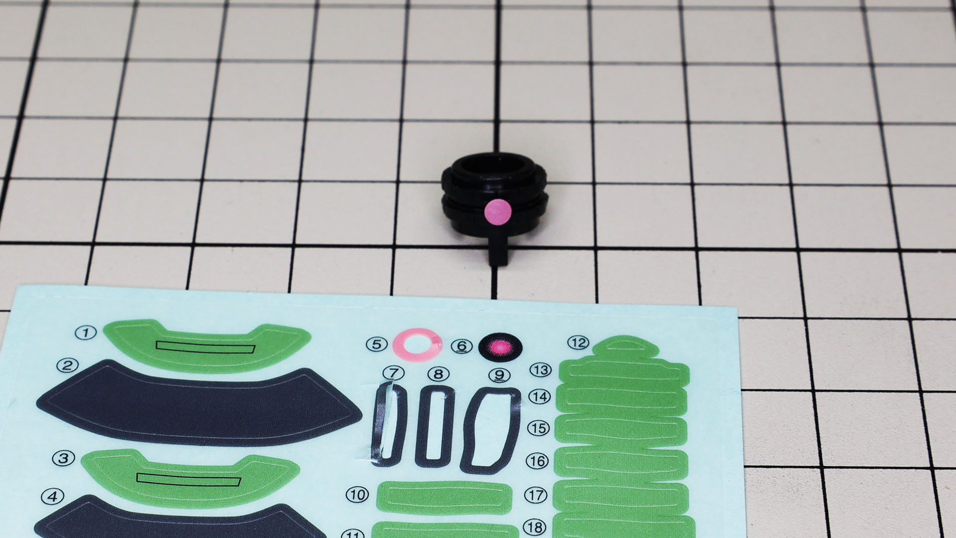 モノアイは2種類選べます。今回は大きい方を使いました