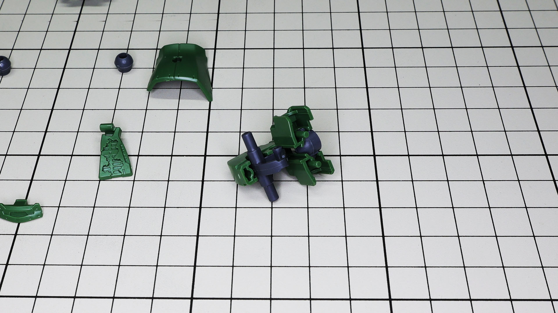 股関節は左右同時に前後スイングする構造です