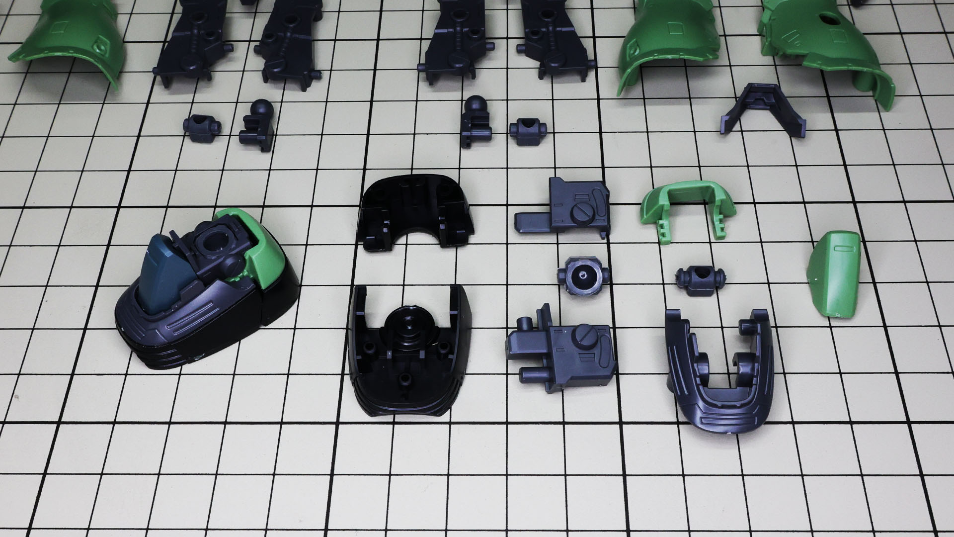 右脚側ソールを作りました。ソールからダメージ表現満載です