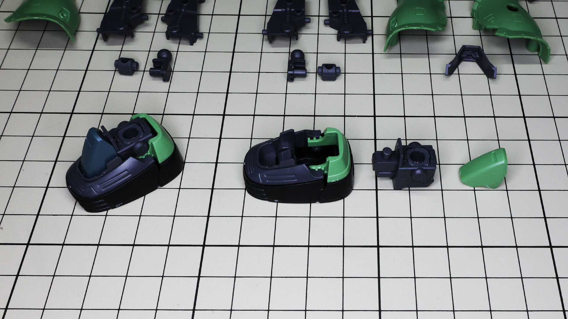 ソール前後で若干ですが別で可動ができ、かかとが持ち上がります