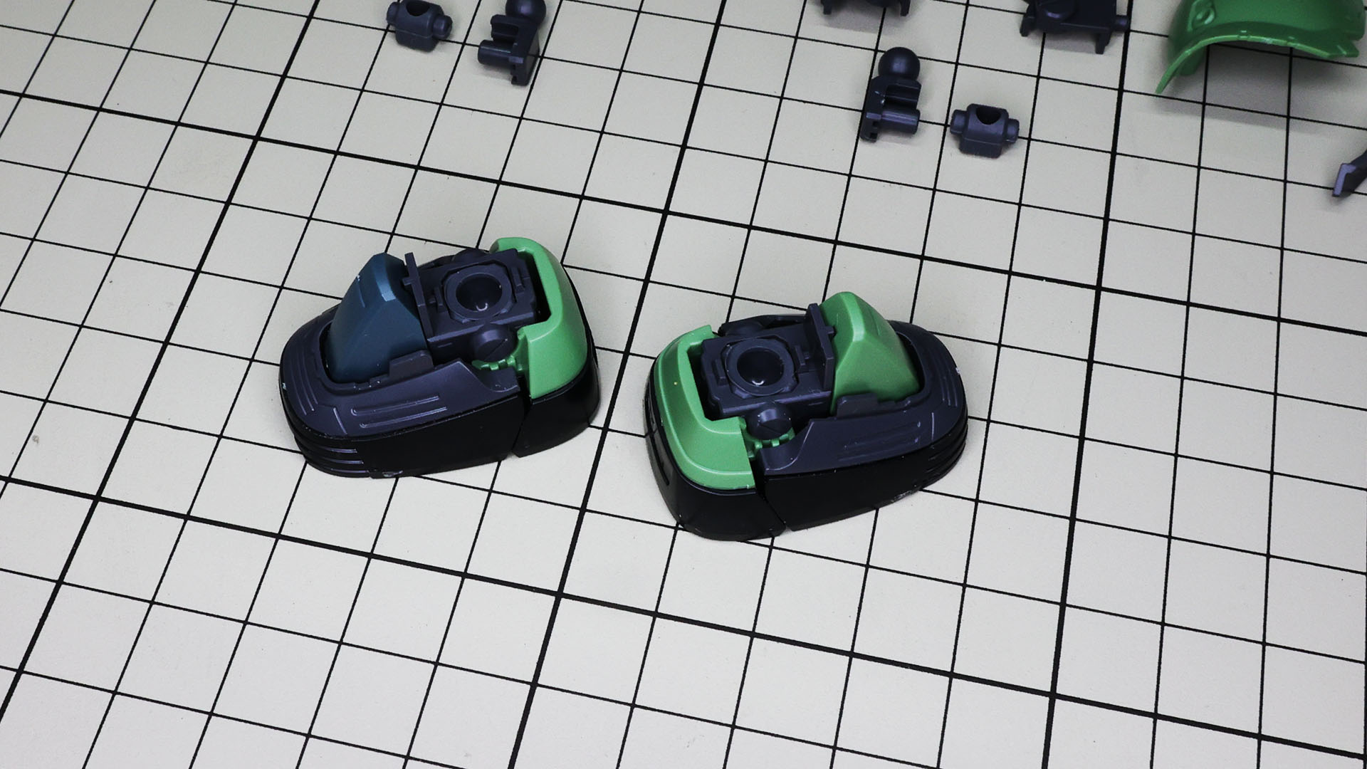 残っている装甲をシールで表現します