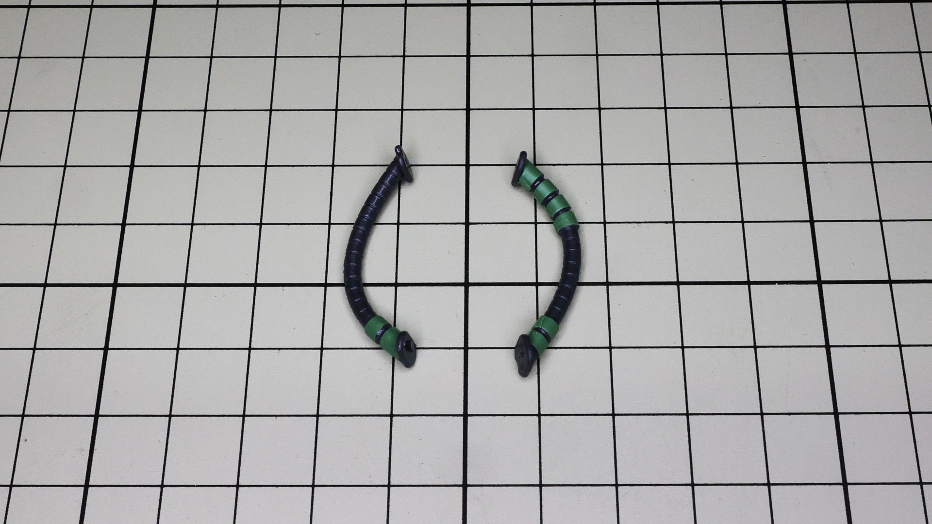 ベースはグレーの動力パイプに緑色のシールでパイプカバーを表現します