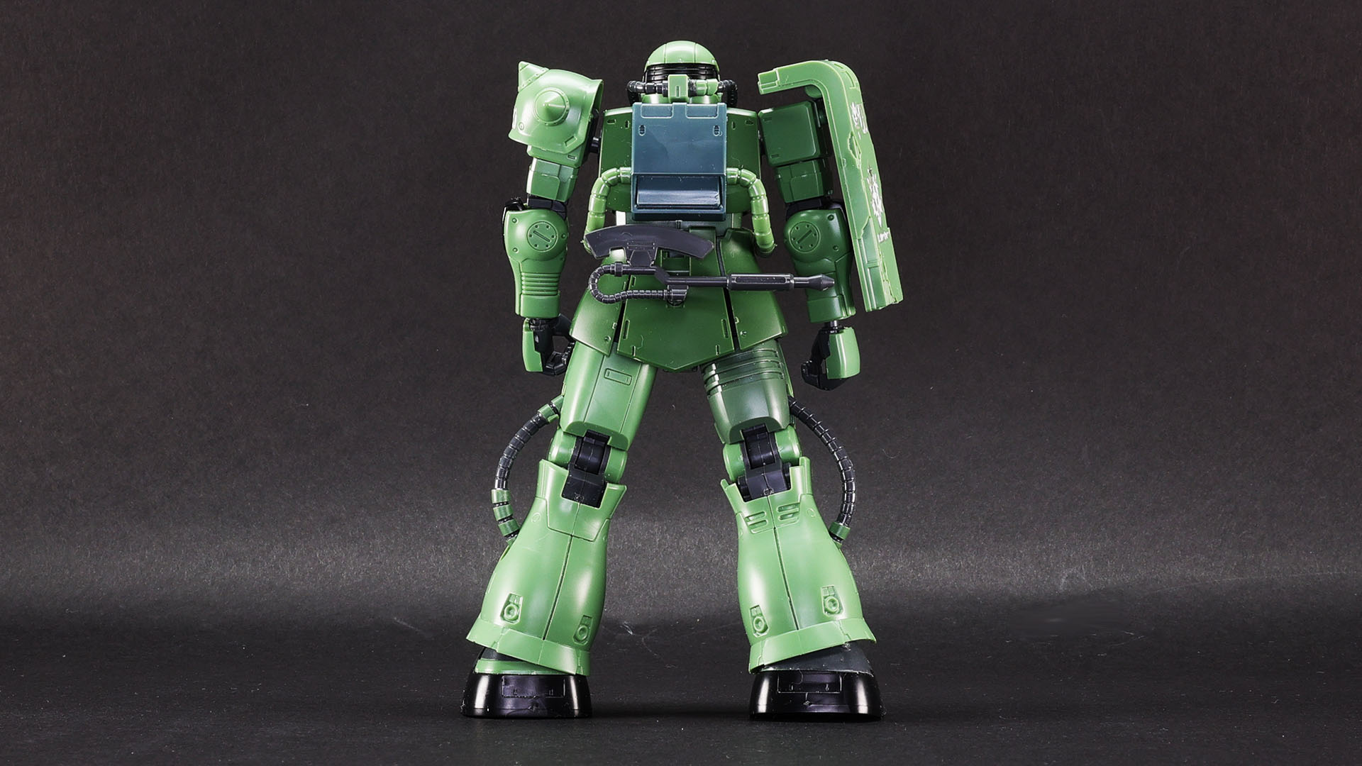 脚部も細いのがわかります