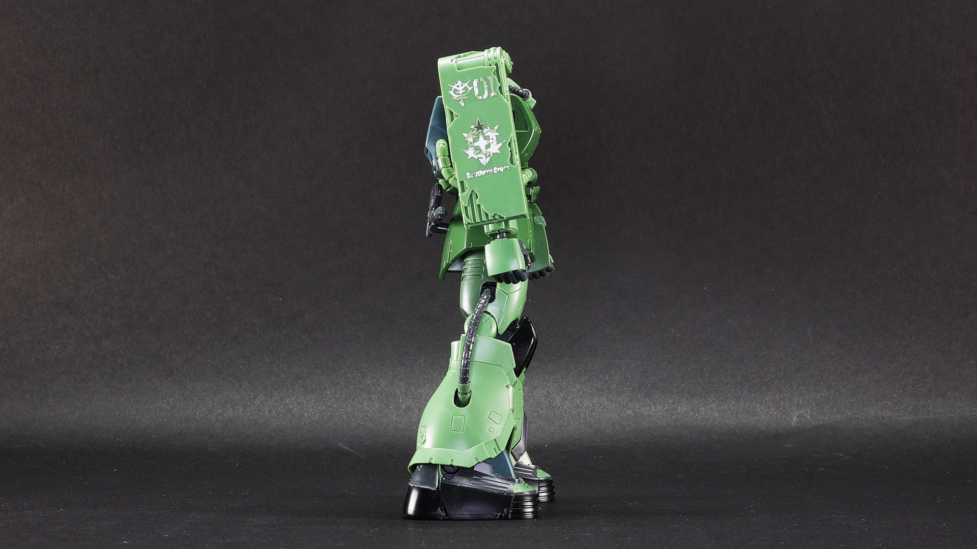 メンテナンスの苦労が見える頭部のダメージ