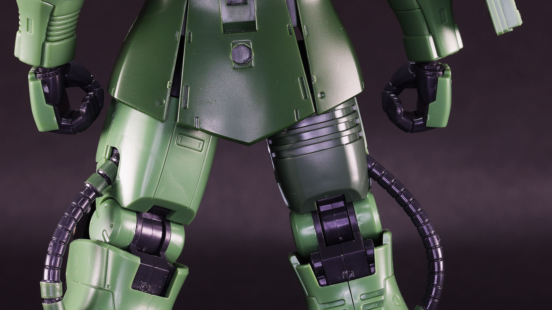 頭部の後部はごっそり装甲がなくなっています