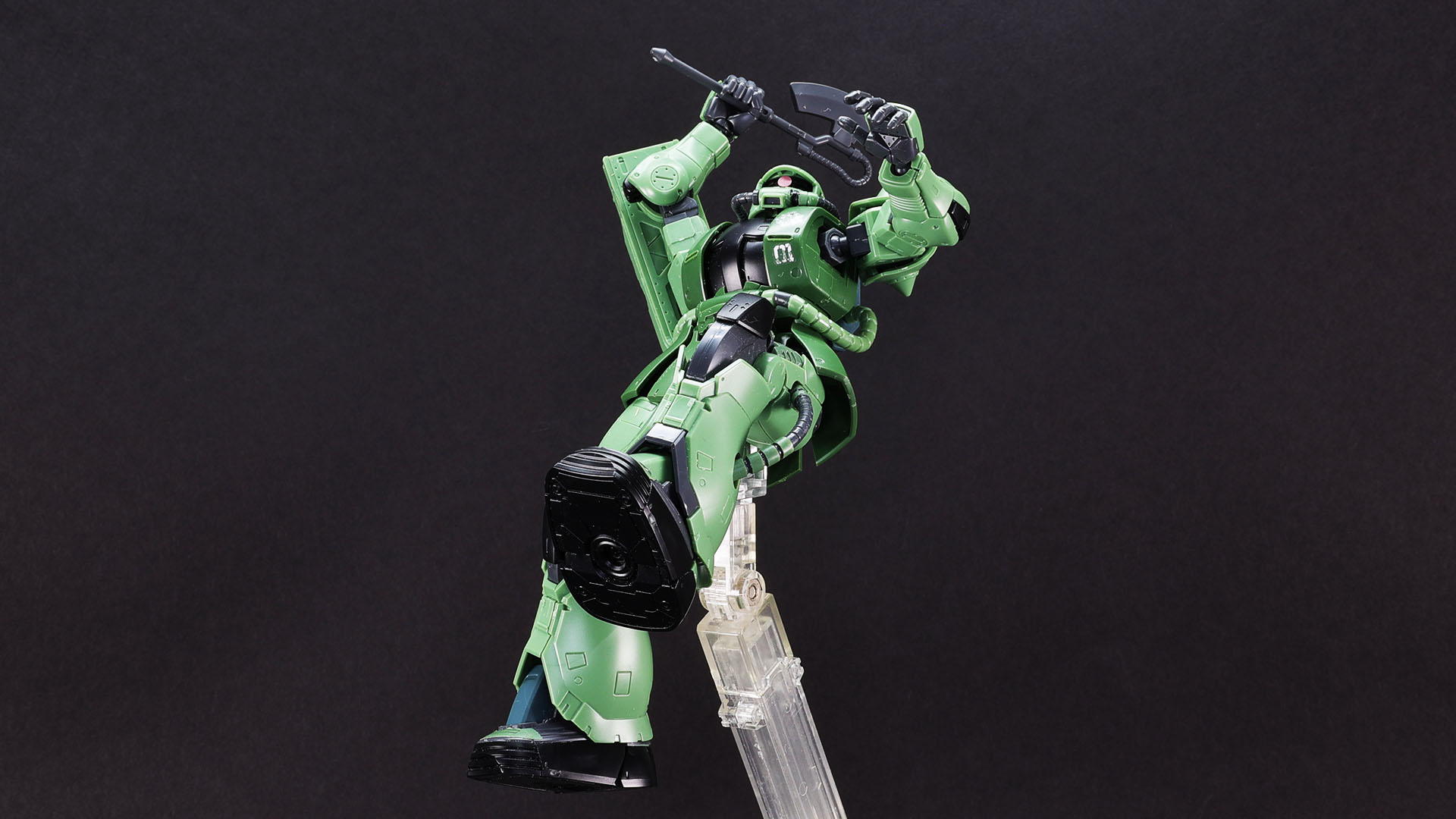 島へ偵察に来たガンダムに襲い掛かるドアンのザク