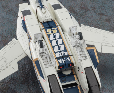 プラモデル「VF-1A バルキリー “生産5000機記念塗装機”」の見本公開