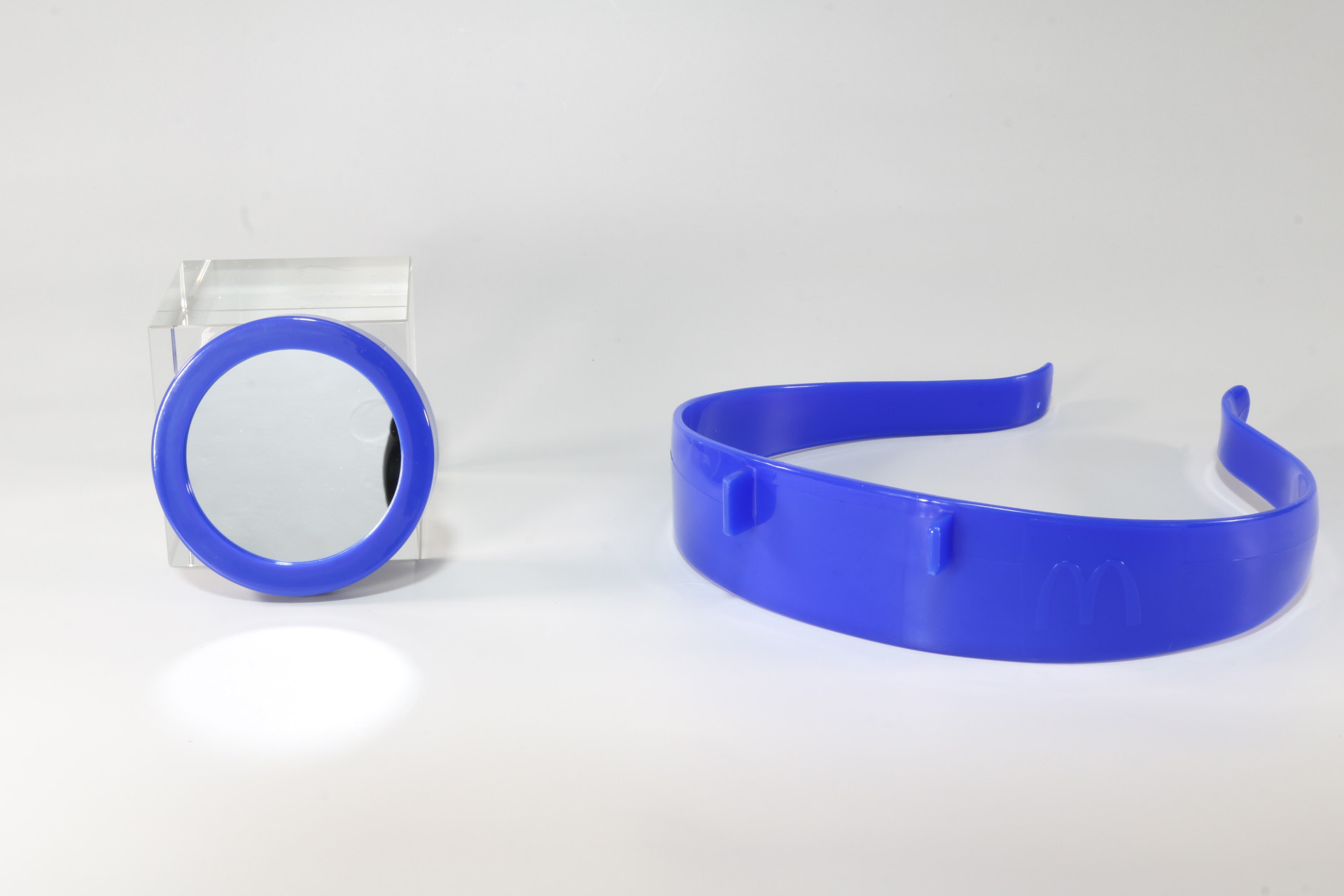 額帯鏡は鏡の部分とヘアバンドをわけることができる