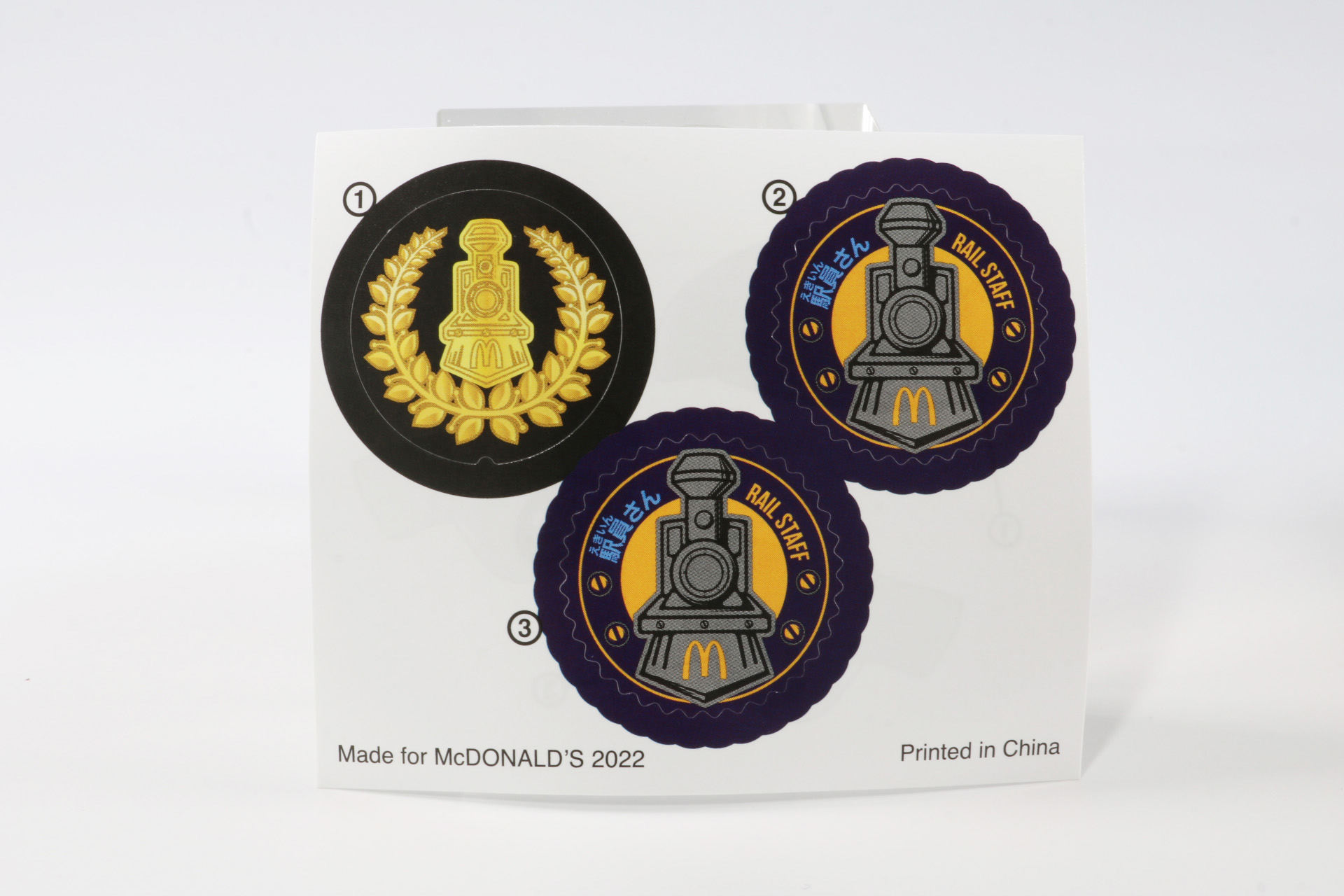 付属のシールで帽子と笛をアレンジ