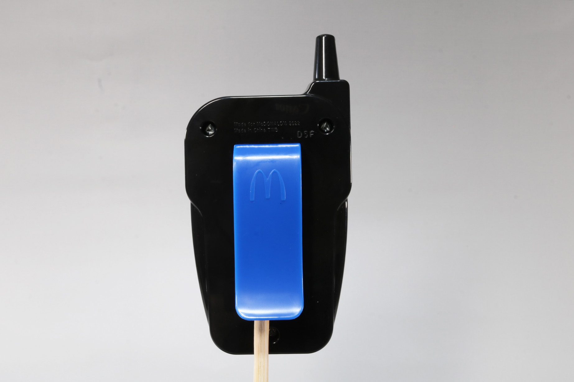 ベルトなどに挟んで身に着けることができる