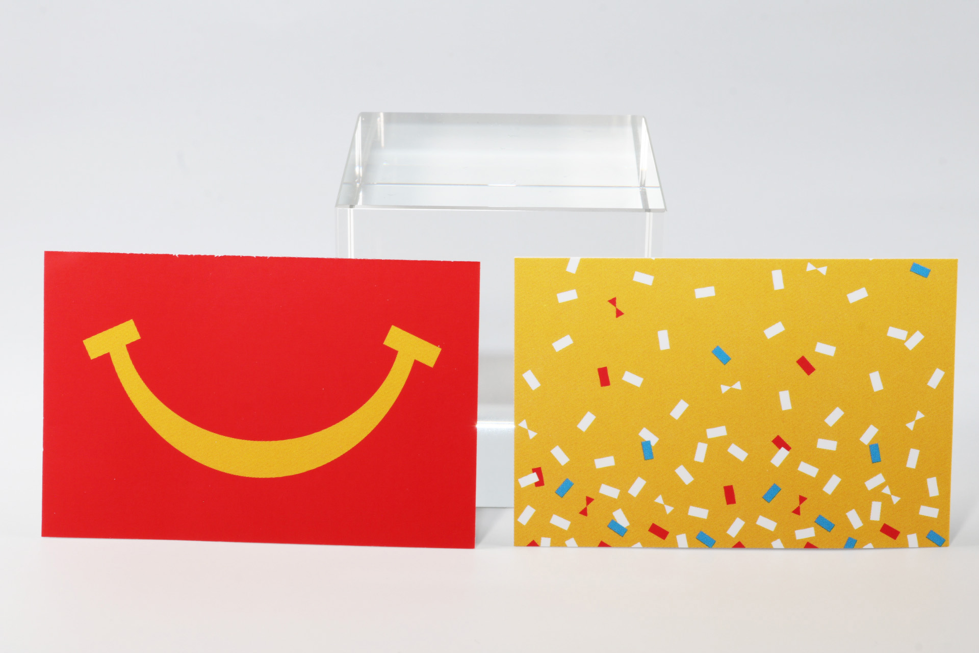 華やかな郵便カード2種類