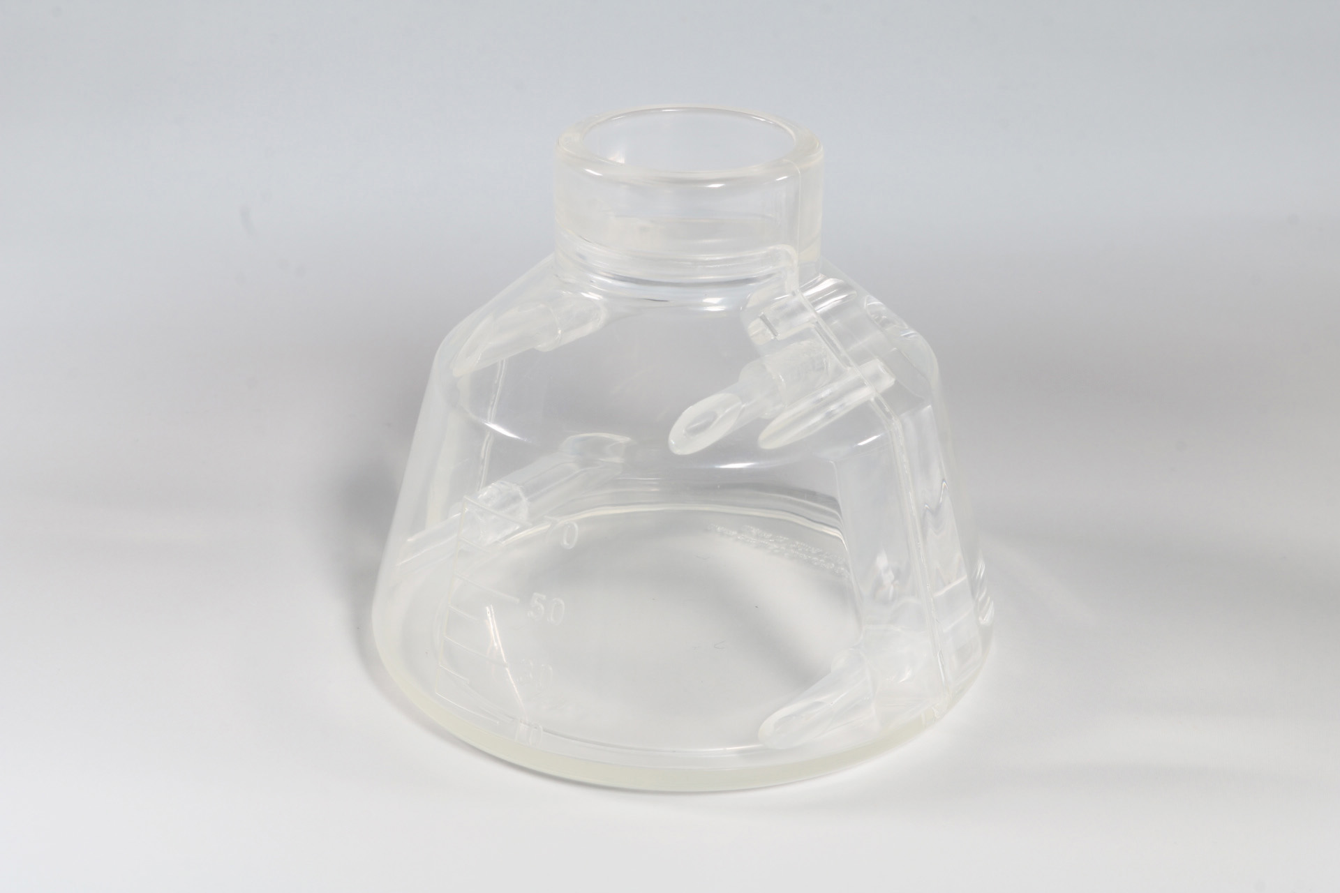 三角フラスコは透明なデザインで水を入れることも可能