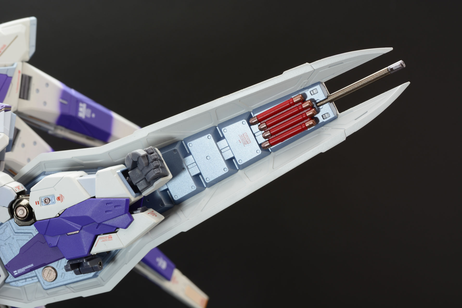 シールドの裏側。ビームガンの砲身を伸ばすこともできる