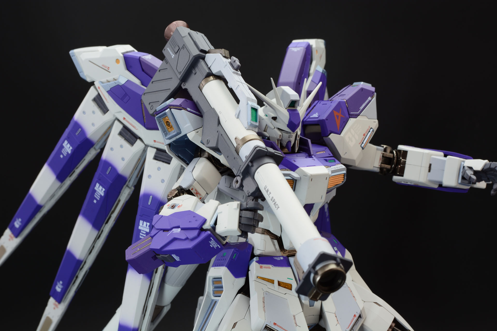 ニュー・ハイパーバズーカは折りたたんでテールスタビライザーに接続できる