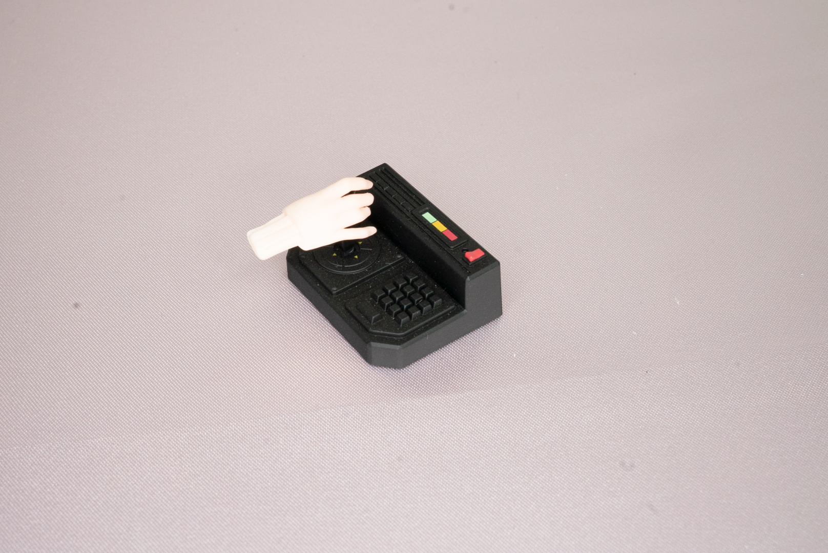 ダイナウイングのコントローラーをにぎった手は通常の手と交換可能。好きなほうを付けよう