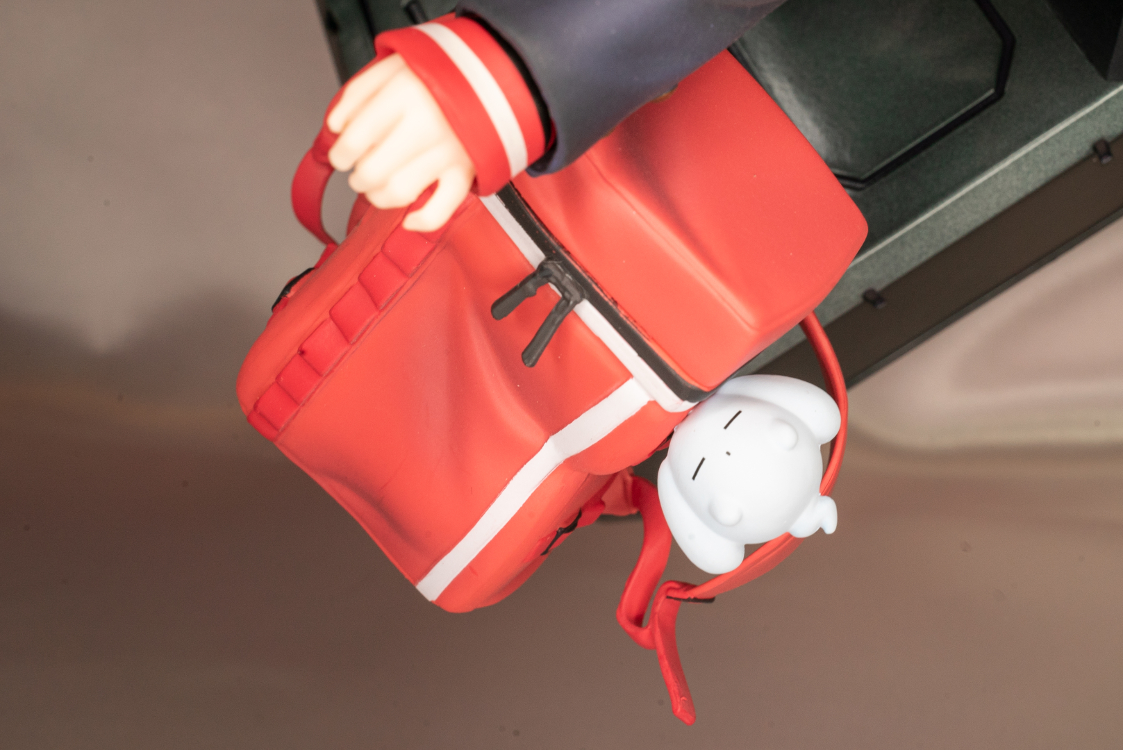 鞄には「幽霊うーさーのヌイグルミ」も付いてくる！ 部屋バージョンのフィギュアが出たら海洋古生物のヌイグルミで溢れるんだろうか？