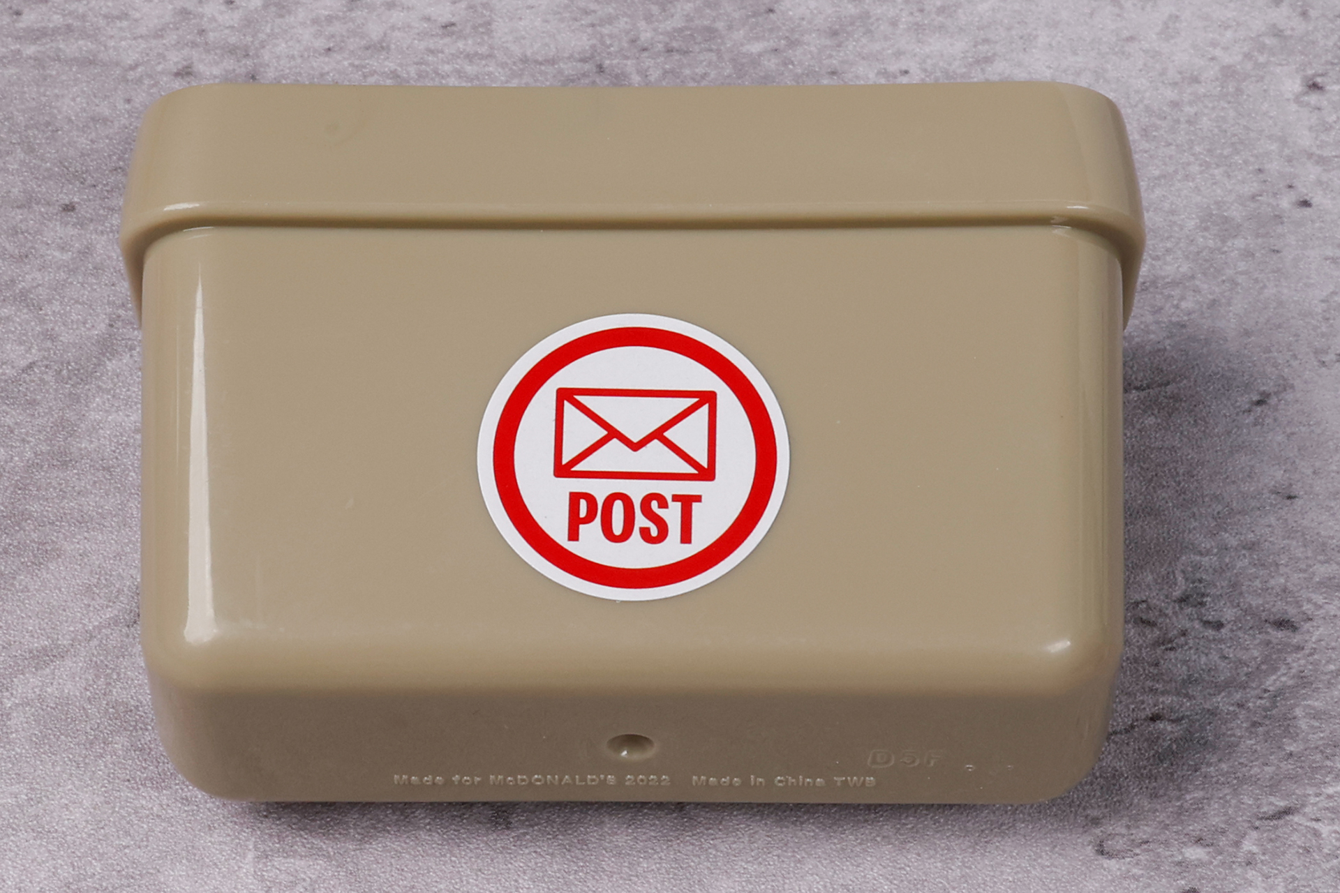 こちらは郵便物を入れるためのバッグだ