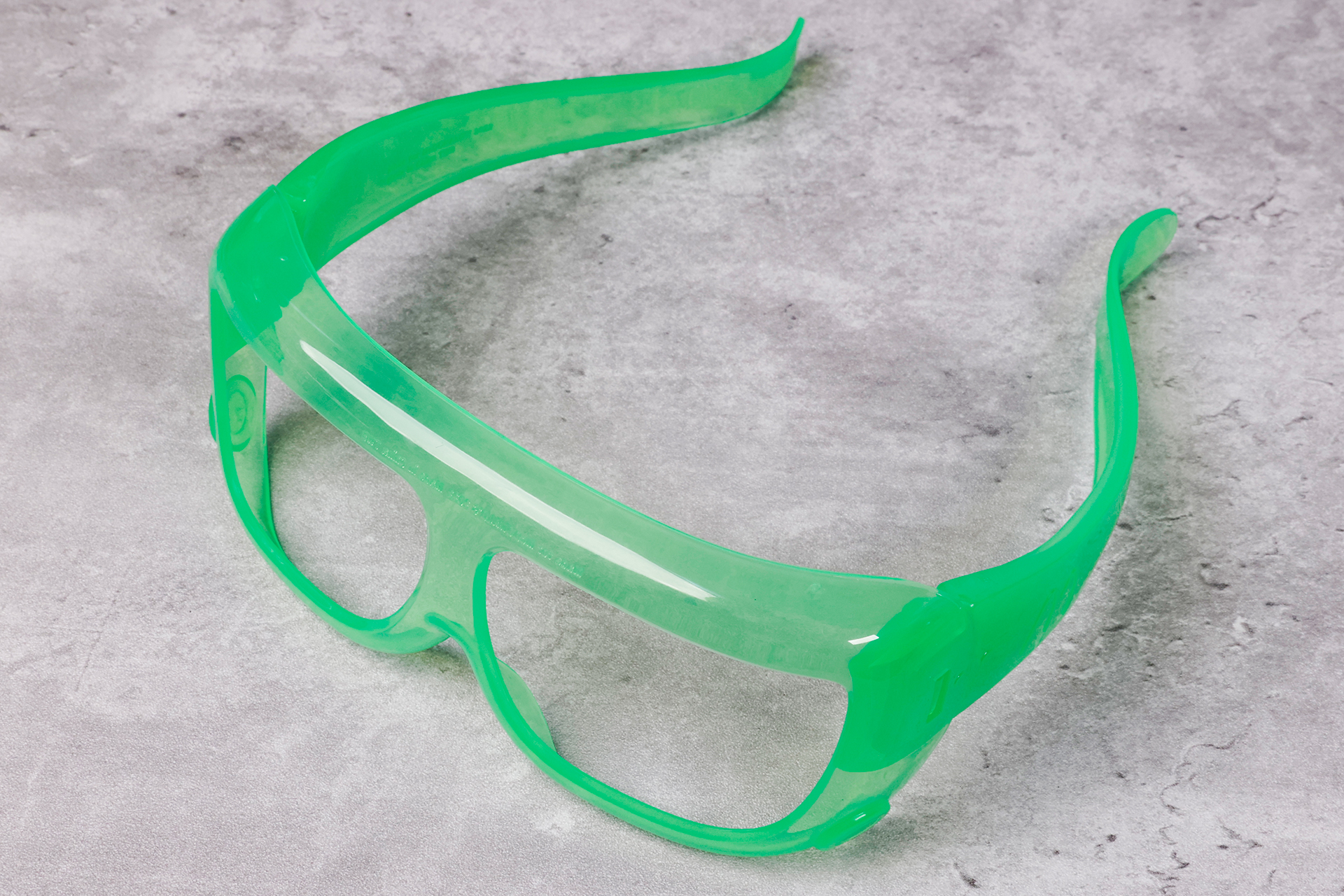 クリアグリーンといった素材になっており、科学的な雰囲気が出ている