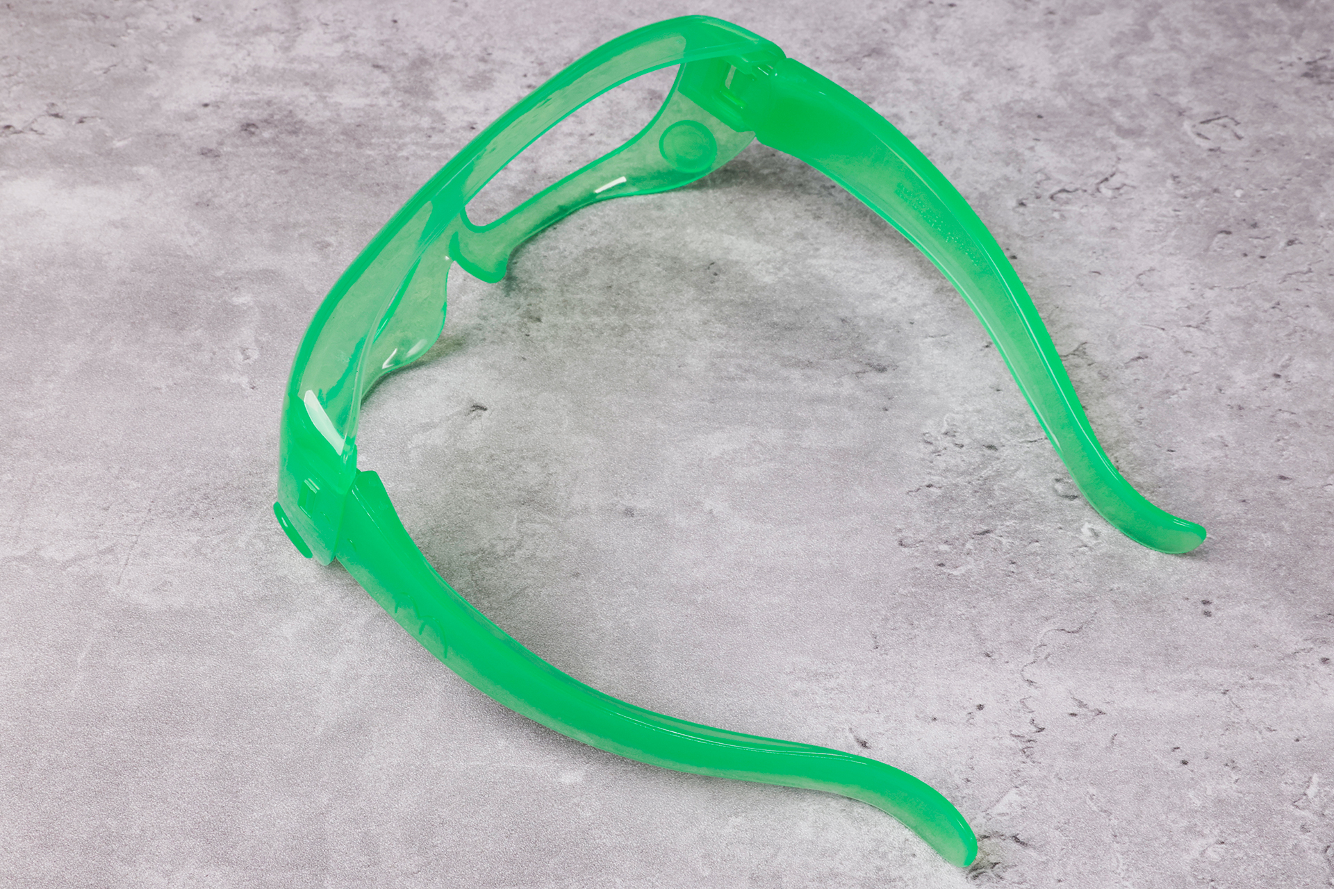 頭に付ける帽子とは少し異なるが、こちらも簡単に着脱ができる作りになっている