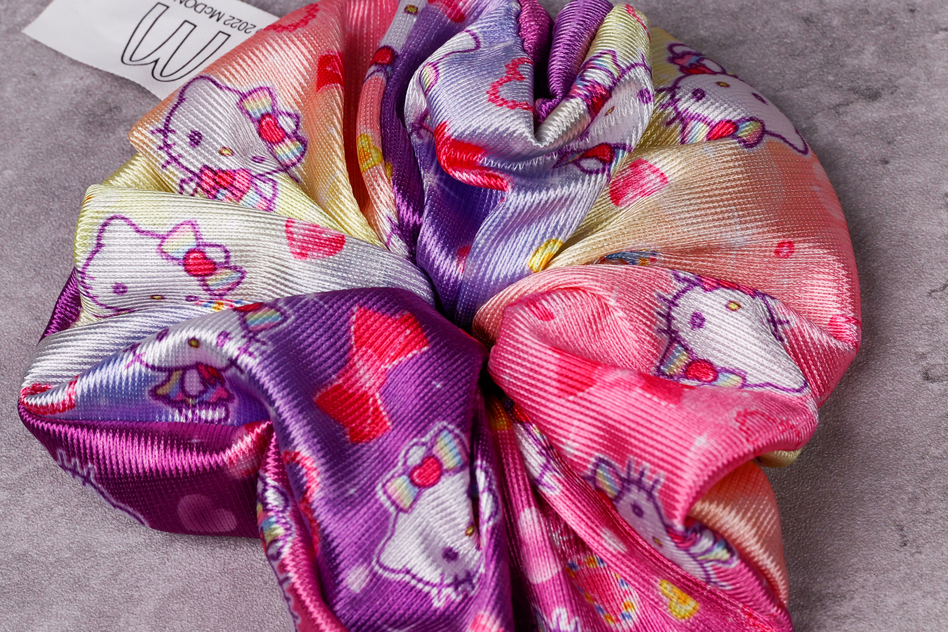 ハローキティのイラストがあちらこちらに散りばめられている