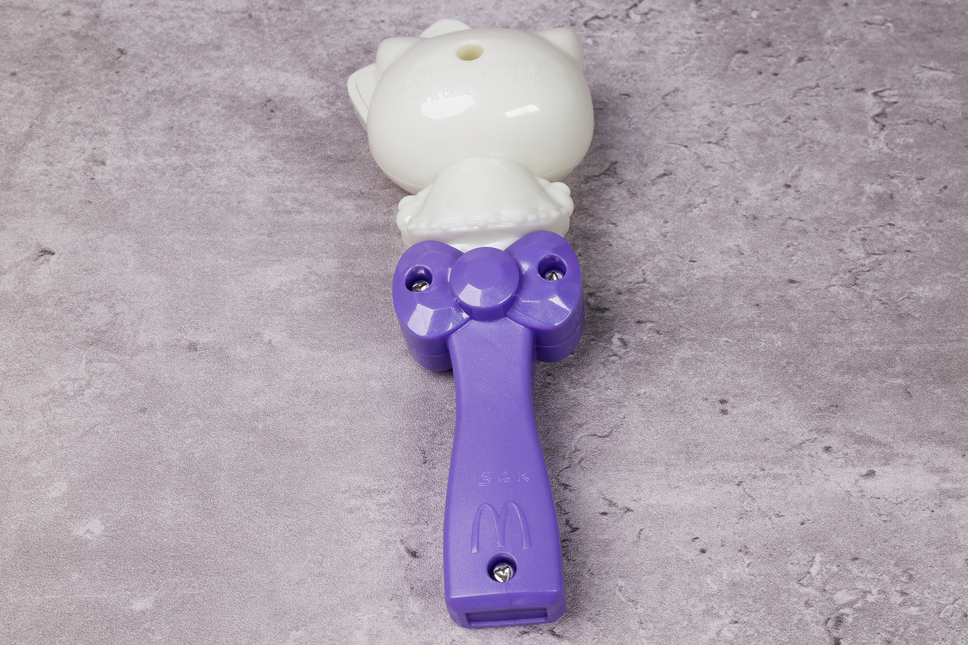 こちらは背面側から見たところ。マクドナルドのマークも付けられている