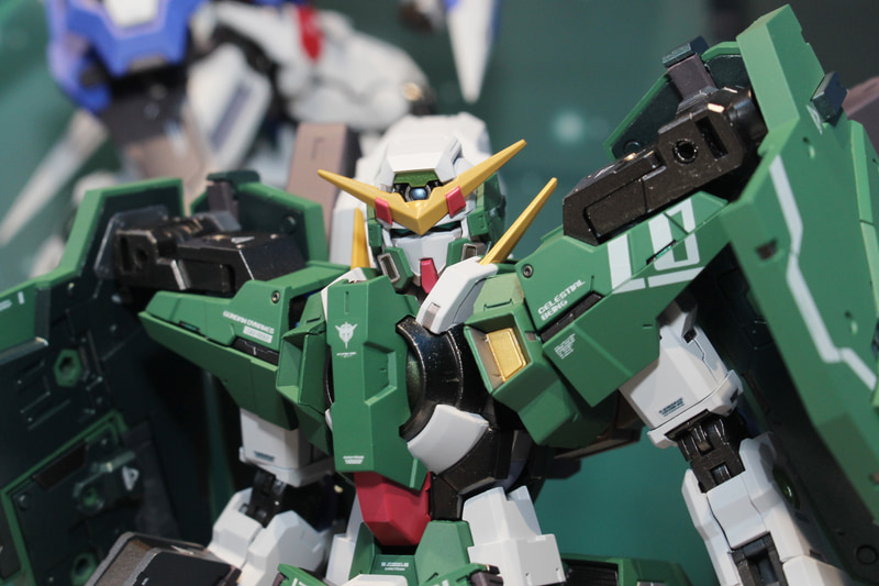 額のガンカメラももちろん健在。狙撃時にはアンテナが下がり、カメラが露出する